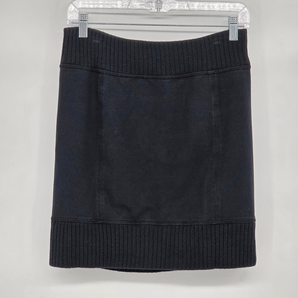 Free People Women's Medium Sweater Knit Mini Skirt‎ Ribbed Waist & Hem Black - Picture 1 of 4
